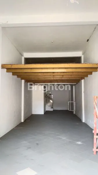 image DIJUAL RUKO MURAH LOKASI STRATEGIS DI AREA PASAR TERONG. SANGAT BAGUS UNTUK DAGANG APAPUN. LANTAI 2 DAN 3, SEBAGIAN BESAR DINDINGNYA SUDAH KERAMIK (2)