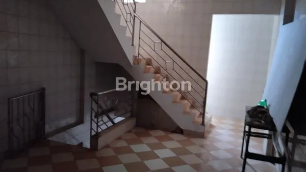 image DIJUAL RUKO MURAH LOKASI STRATEGIS DI AREA PASAR TERONG. SANGAT BAGUS UNTUK DAGANG APAPUN. LANTAI 2 DAN 3, SEBAGIAN BESAR DINDINGNYA SUDAH KERAMIK (6)