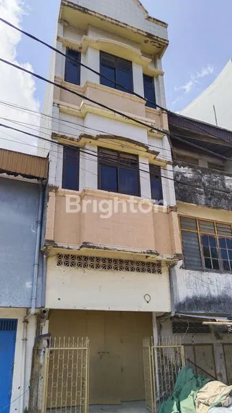 image DIJUAL RUKO MURAH LOKASI STRATEGIS DI AREA PASAR TERONG. SANGAT BAGUS UNTUK DAGANG APAPUN. LANTAI 2 DAN 3, SEBAGIAN BESAR DINDINGNYA SUDAH KERAMIK (1)