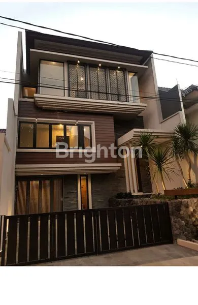 image ARAYA RUMAH MINIMALIS 3LANTAI MODERN BAGUS GRESS STRATEGIS (1)