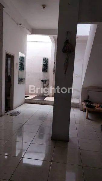 image RUMAH 2 LANTAI SIAP HUNI DI KOMPLEK BCS KELAPA GADING (6)