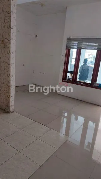 image RUMAH 2 LANTAI SIAP HUNI DI KOMPLEK BCS KELAPA GADING (8)