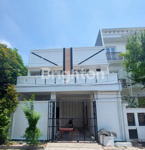 image RUMAH 2 LANTAI SIAP HUNI DI KOMPLEK BCS KELAPA GADING (1)