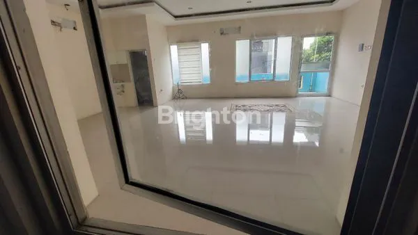 image RUMAH 2 LANTAI SIAP HUNI DI KOMPLEK BCS KELAPA GADING (3)