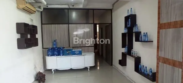 image RUMAH TINGGAL DUA SETENGAH LANTAI AKSES MUDAH KEMANA MANA  LOKASINYA SANGAT STRATEGIS GUNUNG SAHARI JAKARTA PUSAT (1)