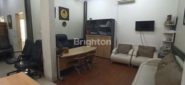 image RUMAH TINGGAL DUA SETENGAH LANTAI AKSES MUDAH KEMANA MANA  LOKASINYA SANGAT STRATEGIS GUNUNG SAHARI JAKARTA PUSAT (2)