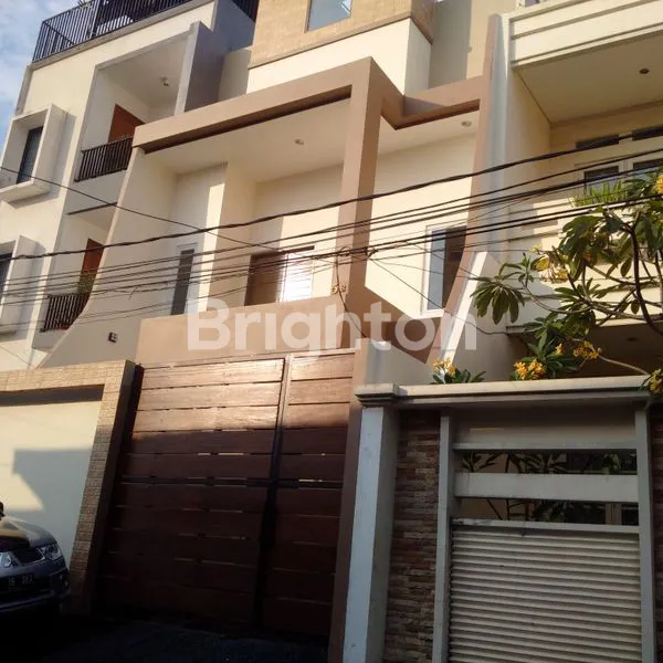 image RUMAH TINGGAL DUA SETENGAH LANTAI AKSES MUDAH KEMANA MANA  LOKASINYA SANGAT STRATEGIS GUNUNG SAHARI JAKARTA PUSAT (8)