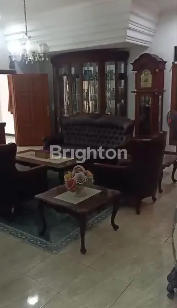 image DIJUAL CEPAT RUMAH MANYAR TIRTOYOSO SIAP HUNI MEWAH DAN TERAWAT DENGAN INTERIOR CLASSIC  (2)