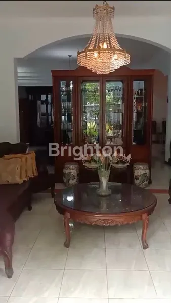 image DIJUAL CEPAT RUMAH MANYAR TIRTOYOSO SIAP HUNI MEWAH DAN TERAWAT DENGAN INTERIOR CLASSIC  (5)
