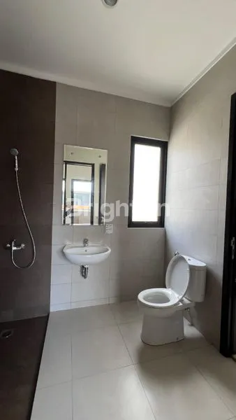 image RUMAH SEWA CLUSTER SUMMARECON CROWN GADING \HARAPAN INDAH CAKUNG BEKASI\ (7)