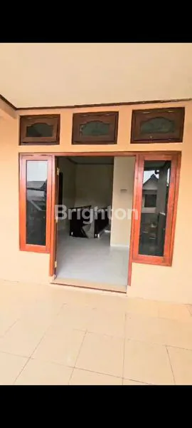 image RUMAH 2 LANTAI SIAP HUNI DI PERUM GENTAN (8)
