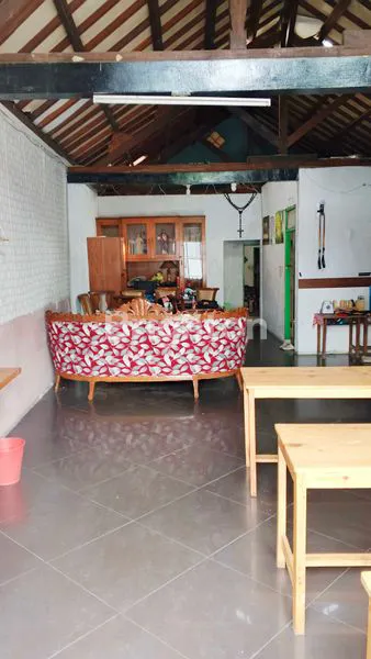 image RUMAH UNIK BISA UNTUK USAHA CAFE DI DURI KEPA (1)