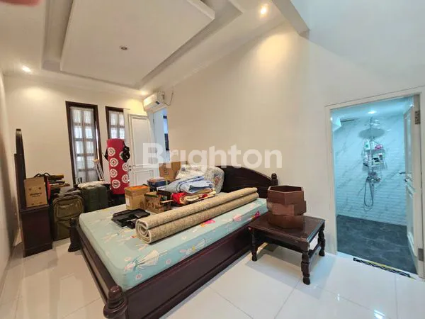 image RUMAH MEWAH TOWN HOUSE BAMBU APUS (8)