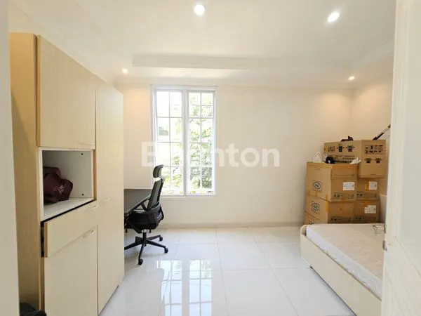 image RUMAH MEWAH TOWN HOUSE BAMBU APUS (5)