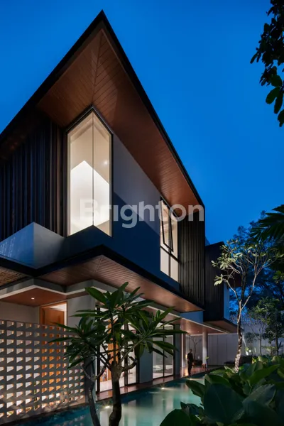 image RUMAH BARU, MEWAH DAN NYAMAN POSISI HOOK DI KEMANG, JAKARTA SELATAN (3)