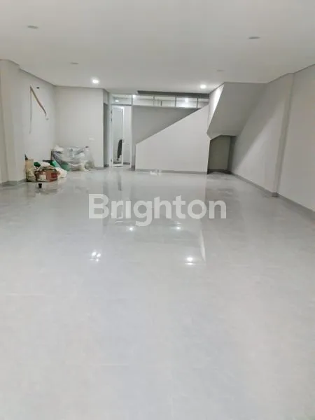 GEDUNG BARU 3.5 LANTAI MINIMALIS DI TENGAH KOTA BANDUNG JL. KEBON KAWUNG