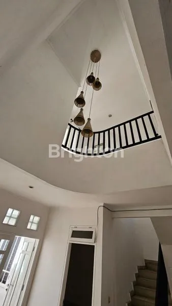 image HUNIAN MODERN LOKASI PREMIUM HANYA SELANGKAH DARI MALL PURI INDAH. RUMAH TINGGAL 126 M2 DI TAMAN VILLA MERUYA (3)