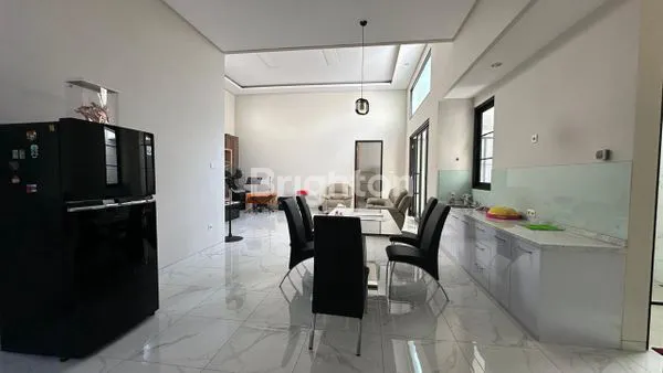 image RUMAH MEWAH 2 LANTAI SIAP HUNI DEKAT BINUS ARAYA MALANG (3)