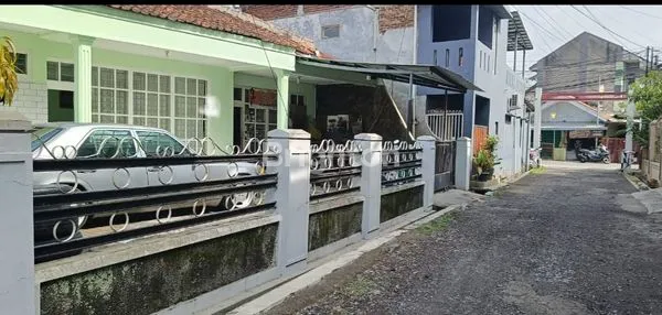 image RUMAH HOOK LUAS DI CISARANTEN INDAH, ARCAMANIK BANDUNG DEKAT DENGAN GRIYA, RS HERMINA, JALUR ANGKOT (4)