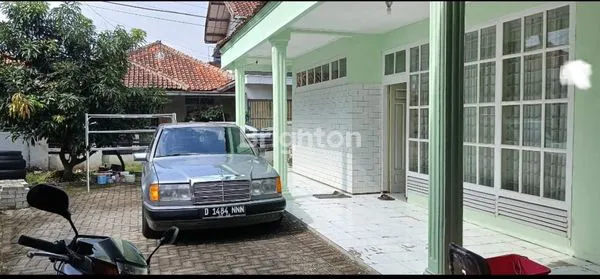 image RUMAH HOOK LUAS DI CISARANTEN INDAH, ARCAMANIK BANDUNG DEKAT DENGAN GRIYA, RS HERMINA, JALUR ANGKOT (5)