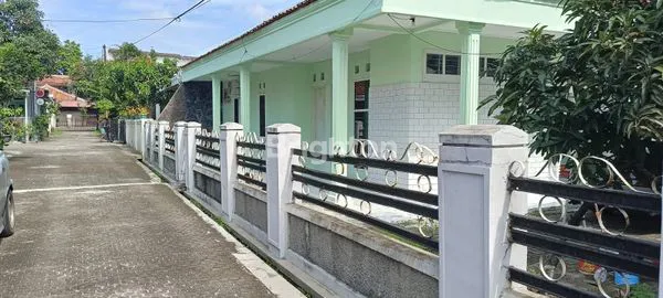 image RUMAH HOOK LUAS DI CISARANTEN INDAH, ARCAMANIK BANDUNG DEKAT DENGAN GRIYA, RS HERMINA, JALUR ANGKOT (2)