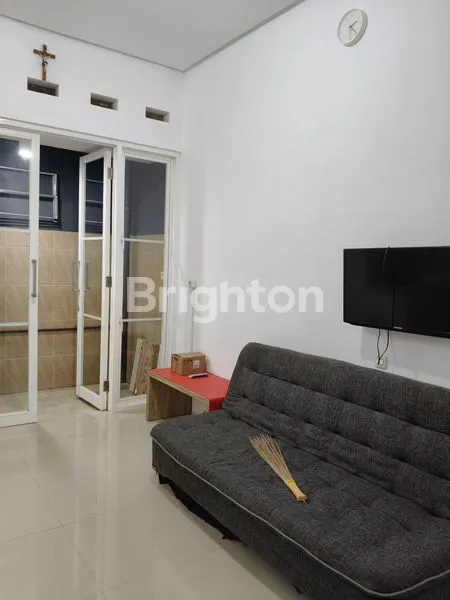 image RUMAH 2 LANTAI DI SEWA FULL FURNISHED DEKAT KAMPUS BINUS (2)