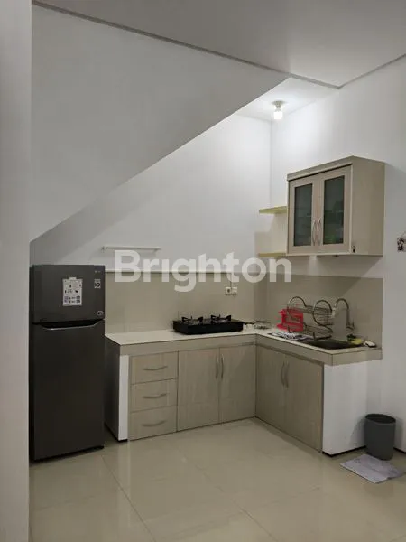 image RUMAH 2 LANTAI DI SEWA FULL FURNISHED DEKAT KAMPUS BINUS (3)