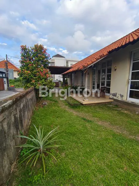 image RUMAH DENGAN HALAMAN SANGAT LUAS DI KORI NUANSA  JIMBARAN BALI (2)