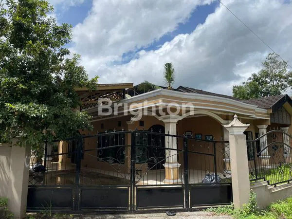 image RUMAH BESAR BANGUNAN KOKOH DIJUAL CEPAT HARGA NEGO (4)