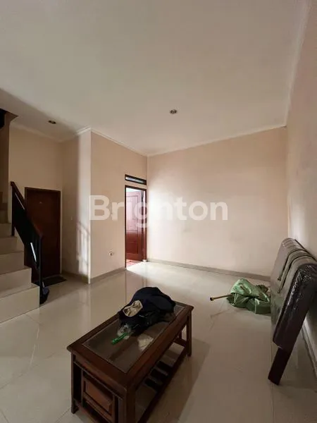 image RUMAH 2 LANTAI NEMPEL PERUMAHAN GRAND DEPOK CITY  (5)