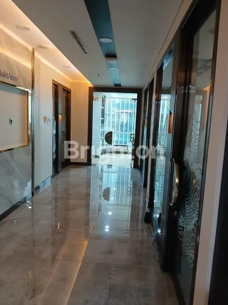 image RUANG KANTOR RAPI DI MENARA KADIN, JAKARTA SELATAN  (4)