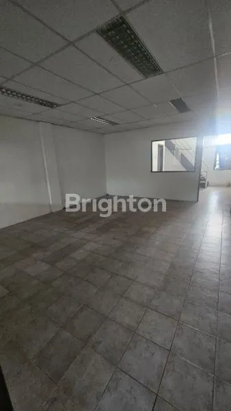 image RUKO 3LANTAI LOKASI STRATEGIS SIAP PAKAI (8)