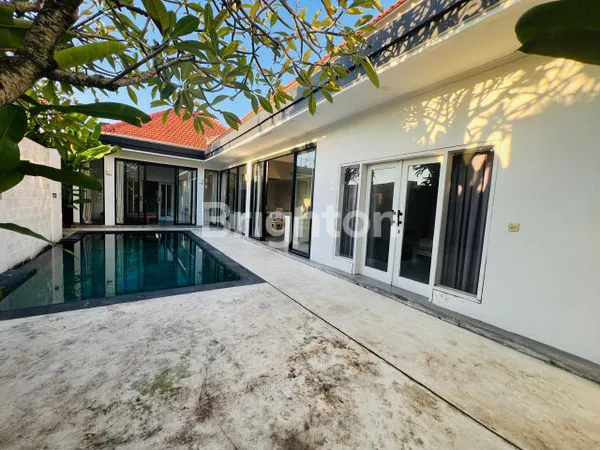 image VILLA CANTIK SIAP HUNI DI LOKASI STRATEGIS BATUBELIG, DEKAT SEMINYAK & CANGGU DENPASAR BADUNG BALI  (2)