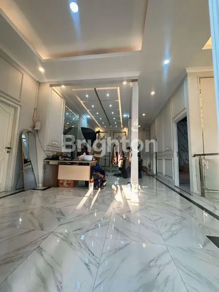 image RUMAH MEWAH 2 LANTAI, DESAIN MODERN SIAP HUNI DI CIPUTAT TIMUR TANGERANG SELATAN (8)