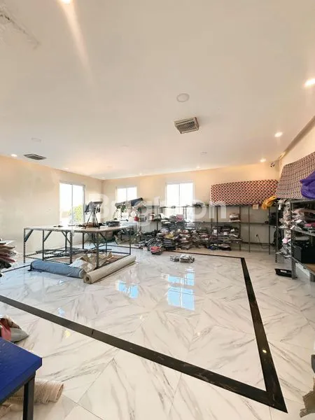 image RUMAH MEWAH 2 LANTAI, DESAIN MODERN SIAP HUNI DI CIPUTAT TIMUR TANGERANG SELATAN (3)