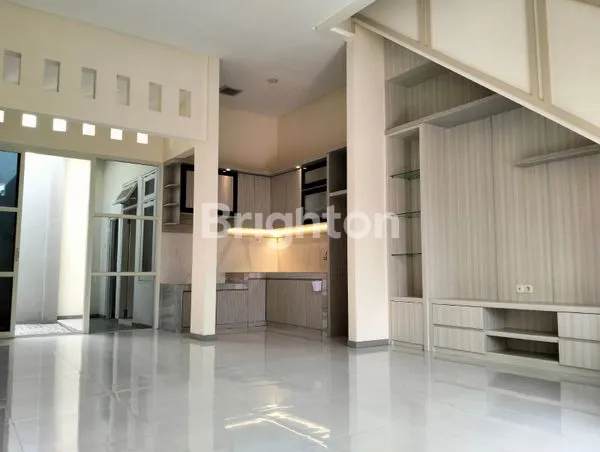image RUMAH MEWAH 2LT SEMI FURNISHED DI PONDOK TJANDRA, SHM, 4KT (7)