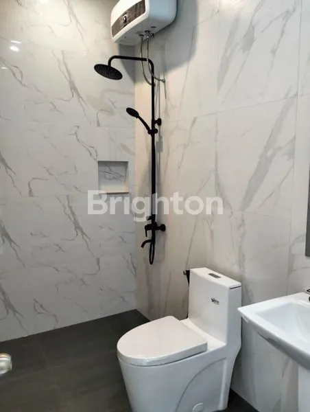 image RUMAH MEWAH 2LT SEMI FURNISHED DI PONDOK TJANDRA, SHM, 4KT (8)