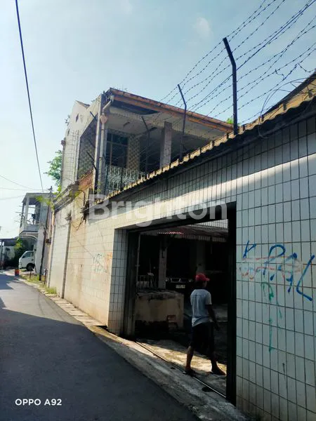image SHOWROOM BERIKUT KANTOR DAN GUDANG LOKASI SANGAT STRATEGIS DI PUSAT PERDAGANGAN SEMARANG TENGAH (3)