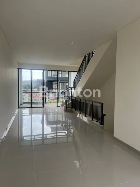 image PREMIUM AREA!!!RUKO HAMPTON 3 LANTAIDEPAN PAPAYA SUPERMARKET  PAPAYA (6)