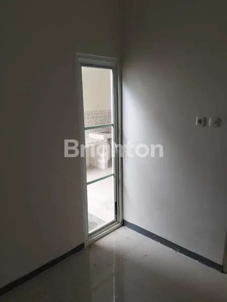 image RUMAH SIAP HUNI 1 LANTAI DRIYOREJO MENGANTI SELANGKAH SURABAYA  (3)