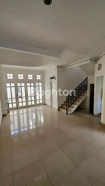 image RUMAH SIAP HUNI 2 LANTAI - JAKARTA BARAT  (2)