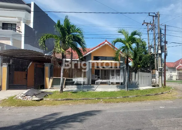 image RUMAH HOOK HITUNG TANAH DI BOULEVARD WONOREJO PERMAI - COCOK UNTUK DIBANGUN RUMAH BARU (1)