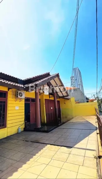 image RUMAH 2 LANTAI EX SEKOLAH DI PANJANG JIWO PERMAI JALAN UTAMA ROW 4 MOBIL - COCOK UNTUK HOME INDUSTRI, KANTOR, KOS-KOSAN (2)