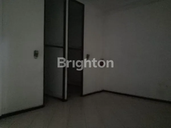 image RUKO MAJAPAHIT 3 LANTAI SIAP PAKAI PINGGIR JALAN RAYA MAJAPAHIT SEMARANG TIMUR (2)