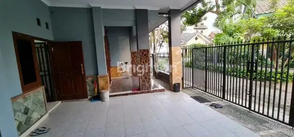 image RUMAH ISTIMEWA (BONUS FURNITURE) (2)