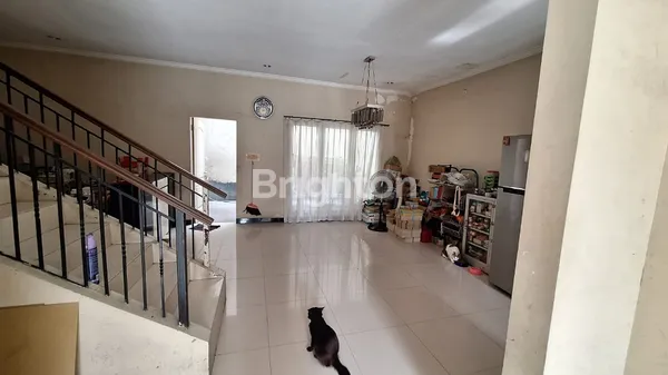 image RUMAH PANTAI MENTARI SURABAYA, KUSEN BANYAK ALUMUNIUM, NEGO (2)