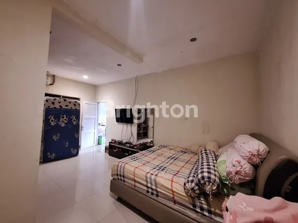 image RUMAH PANTAI MENTARI SURABAYA, KUSEN BANYAK ALUMUNIUM, NEGO (3)