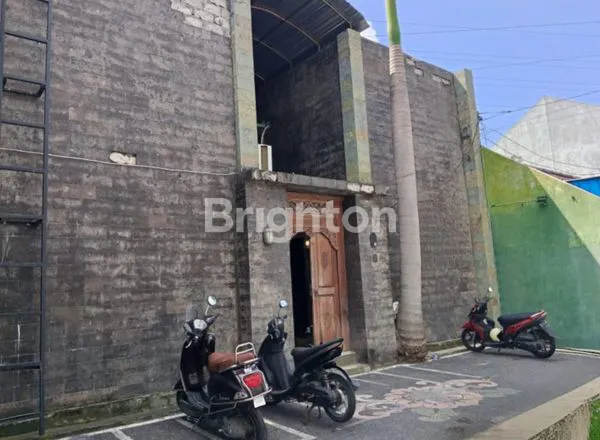 image DIJUAL RUMAH KOST FULL TERISI DI LOKASI STRATEGIS JALAN IMAM BONJOL, BALI – SHM, INCOME BULANAN STABIL! (1)