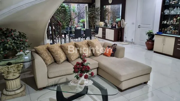 image RUMAH MEWAH 2 LANTAI REGENCY 21 SURABAYA TIMUR – FULL FURNITURE, SIAP HUNI! (7)