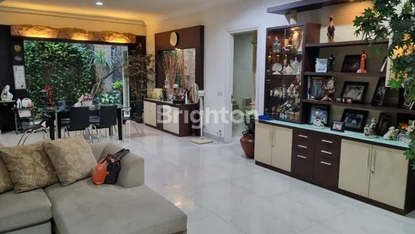 image RUMAH MEWAH 2 LANTAI REGENCY 21 SURABAYA TIMUR – FULL FURNITURE, SIAP HUNI! (8)